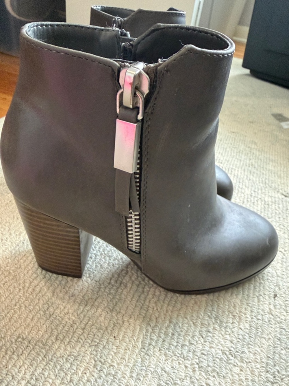 Women’s Gray Ankle Boot with Side Zip-APT 9. Size 6